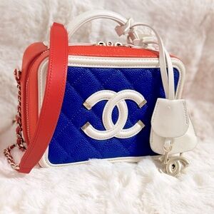 Chanel Multicolor CC Filigree Vanity Case Shoulder Bags